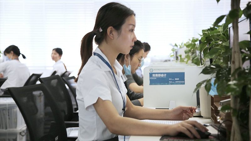 面对众多的律所，如何选择一家合适的律所处理房产纠纷呢？以下是一些参考标准：